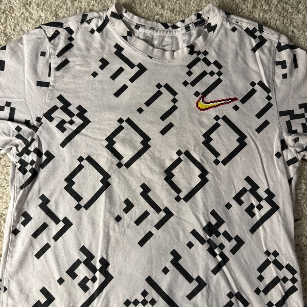 Nike Basketball Hoops All Over Print Men's Short Sleeve Cotton Shirt White Small